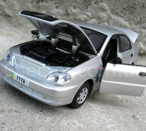 Daewoo Lanos Коллекционная модель автомобиля 1:24