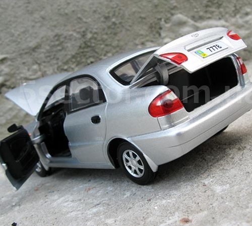 Daewoo Lanos Коллекционная модель автомобиля 1:24