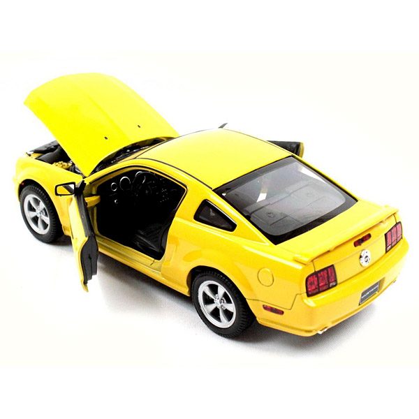 Ford Mustang GT 2005 Коллекционная модель 1:24