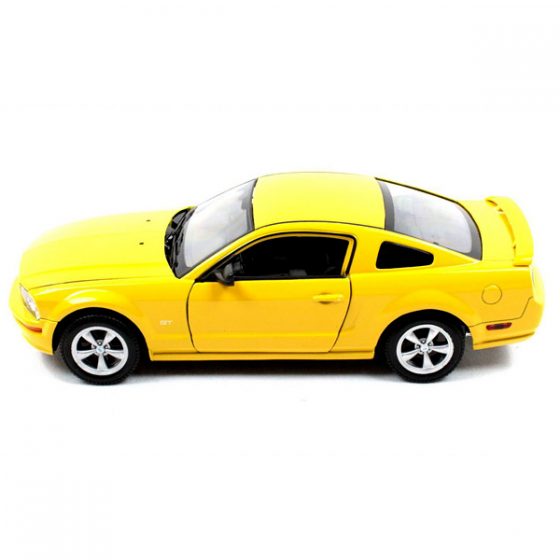 Ford Mustang GT 2005 Коллекционная модель 1:24