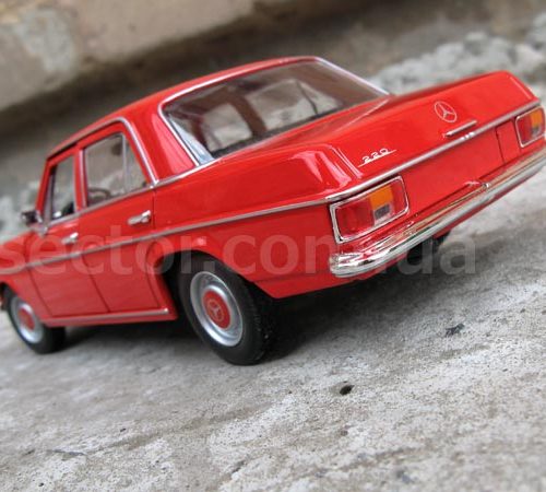 Mercedes-Benz 220 (W115) 1968 Коллекционная модель 1:24