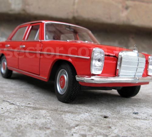 Mercedes-Benz 220 (W115) 1968 Коллекционная модель 1:24