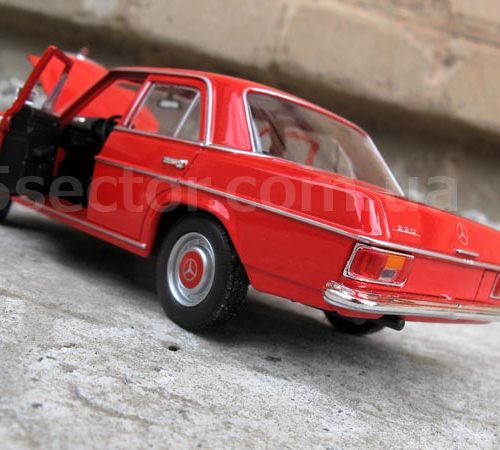 Mercedes-Benz 220 (W115) 1968 Коллекционная модель 1:24