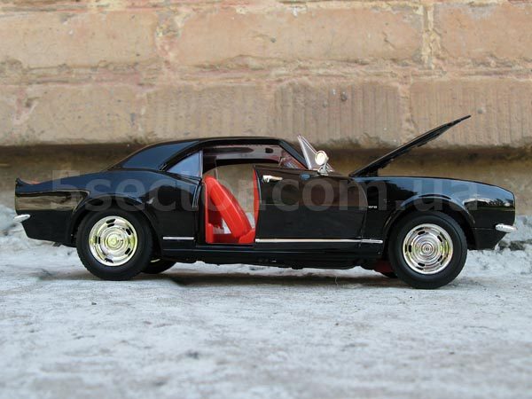 Chevrolet Camaro Z28 1967 Коллекционная модель 1:18