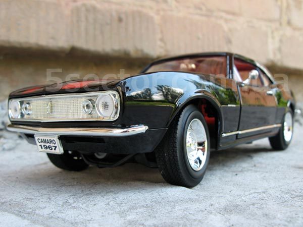 Chevrolet Camaro Z28 1967 Коллекционная модель 1:18