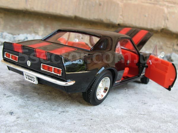 Chevrolet Camaro Z28 1967 Коллекционная модель 1:18