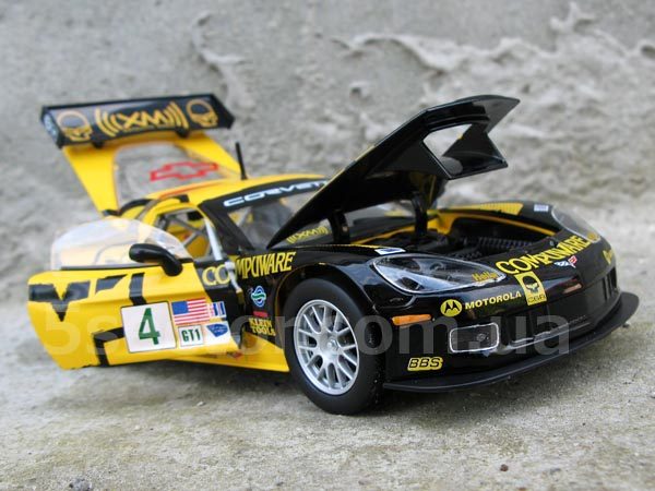 Chevrolet Corvette C6R No.4 Compuware O.Beretta/O.Gavin Модель 1:24