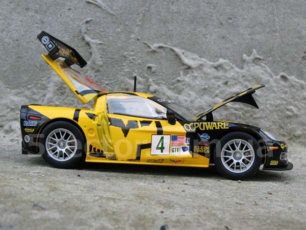 Chevrolet Corvette C6R No.4 Compuware O.Beretta/O.Gavin Модель 1:24