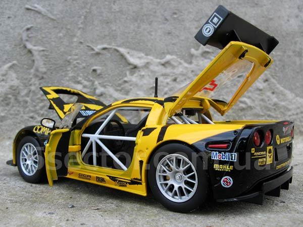 Chevrolet Corvette C6R No.4 Compuware O.Beretta/O.Gavin Модель 1:24