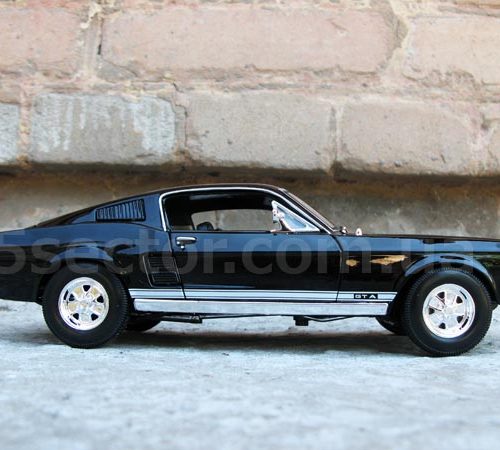 Ford Mustang GT Fastback 1967 Коллекционная модель 1:18