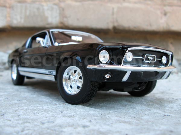 Ford Mustang GT Fastback 1967 Коллекционная модель 1:18