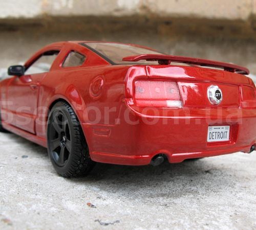 2006 Ford Mustang GT Coupe Коллекционная модель 1:24