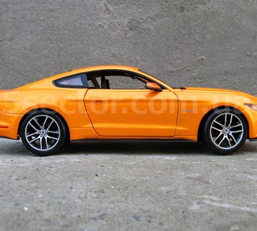 Ford Mustang GT 2015 Коллекционная модель 1:18