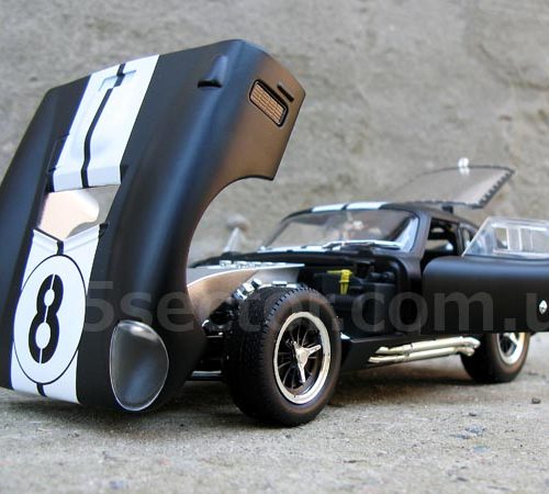 Shelby Daytona Cobra Coupe 1965 Коллекционная модель 1:18