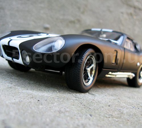 Shelby Daytona Cobra Coupe 1965 Коллекционная модель 1:18