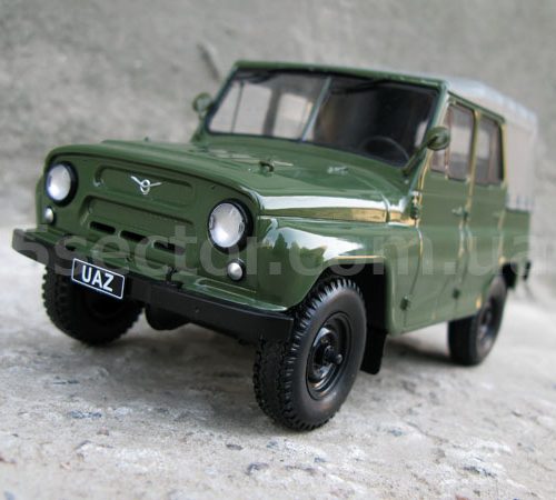 УАЗ-469 Коллекционная модель автомобиля 1:24