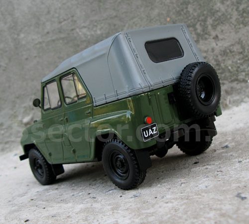 УАЗ-469 Коллекционная модель автомобиля 1:24