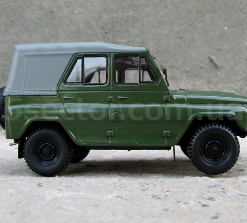 УАЗ-469 Коллекционная модель автомобиля 1:24