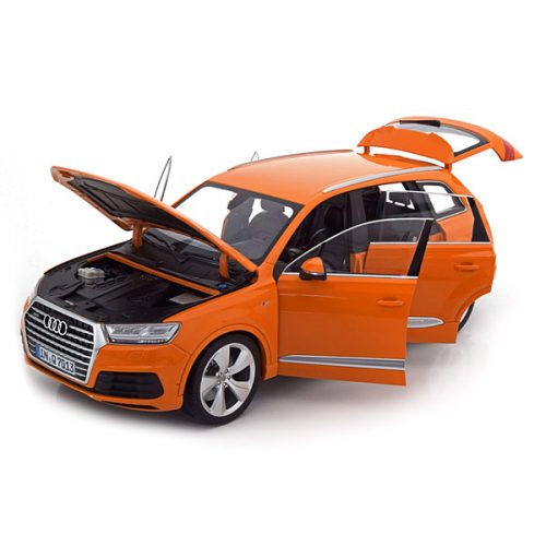 Audi Q7 2015 Коллекционная модель 1:18