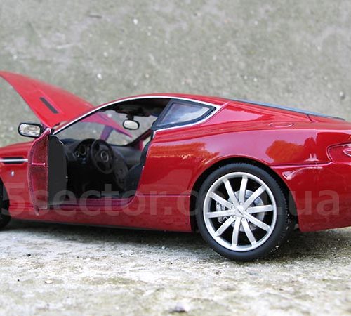 Aston Martin DB9 Модель 1:18 Красный