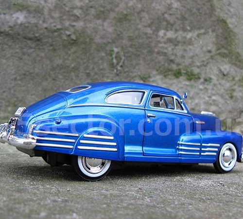 Chevrolet Fleetline Aerosedan 1948 Модель 1:24 Синий