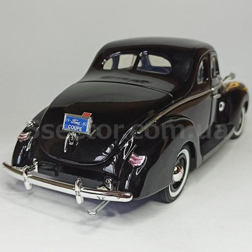 Ford Deluxe 1940 Модель 1:18 Черный