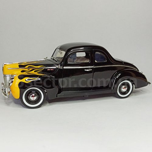 Ford Deluxe 1940 Модель 1:18 Черный