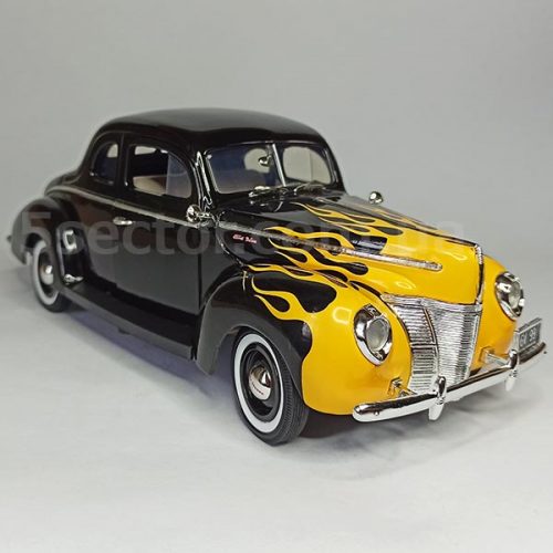 Ford Deluxe 1940 Модель 1:18 Черный