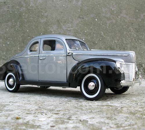 Ford Deluxe 1940 Модель 1:18 Серый