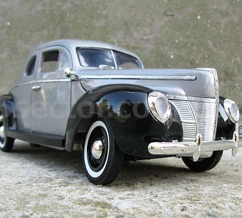 Ford Deluxe 1940 Модель 1:18 Серый