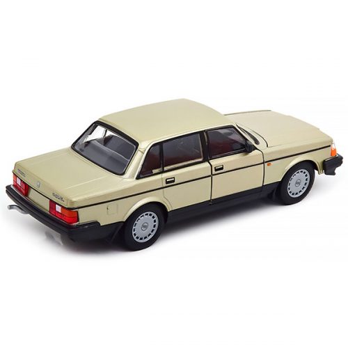 Volvo 240 GL Saloon Модель 1:24 Золото