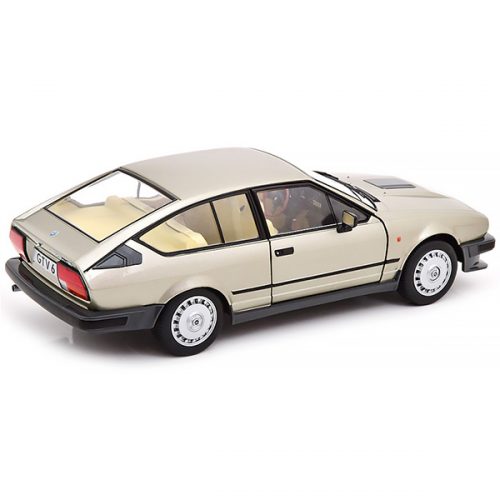 Alfa Romeo GTV6 1984 Модель 1:18 Золото