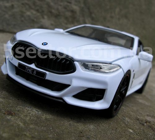 BMW 8 Gran Coupe 840i Модель 1:24 Белый