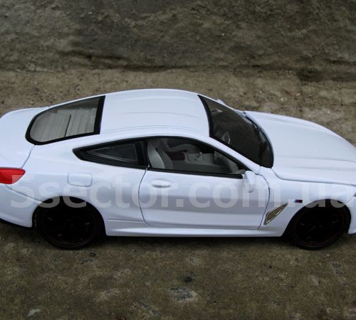 BMW 8 Gran Coupe 840i Модель 1:24 Белый