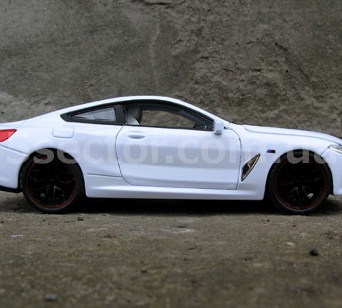 BMW 8 Gran Coupe 840i Модель 1:24 Белый