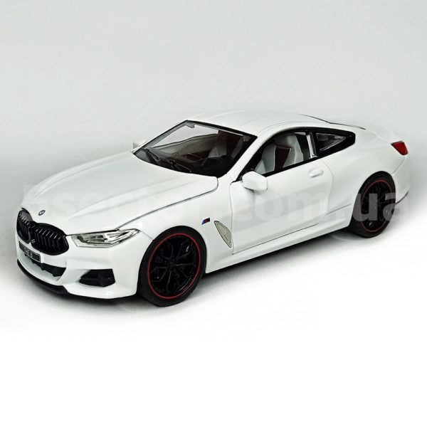 BMW 8 Gran Coupe 840i Модель 1:24 Белый