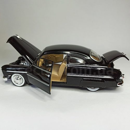 Mercury Eight coupe 1949 Модель 1:24 Черный