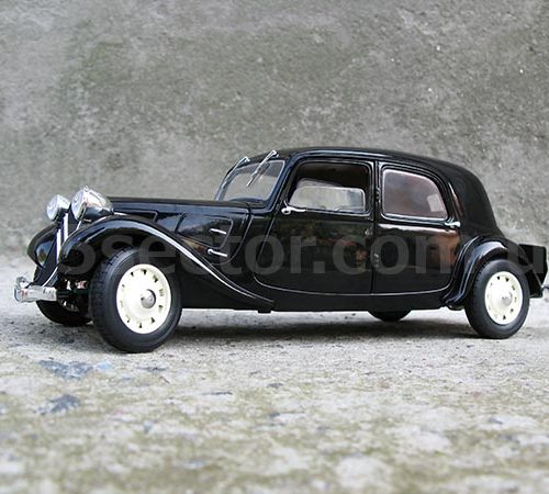 Citroen Traction 11CV 1937 Модель 1:18 Черный