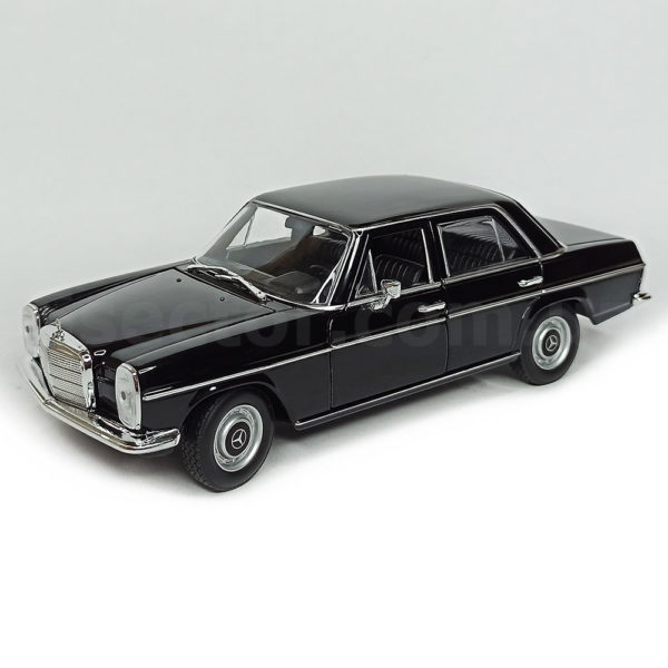 Mercedes-Benz 220 (W115) 1968 Модель 1:24 Черный