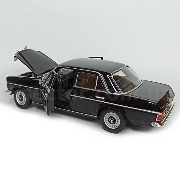 Mercedes-Benz 220 (W115) 1968 Модель 1:24 Черный