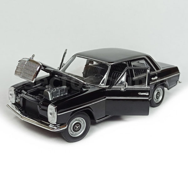 Mercedes-Benz 220 (W115) 1968 Модель 1:24 Черный