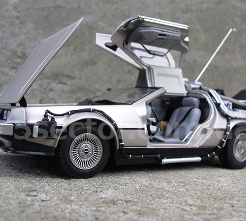 DeLorean DMC-12 Назад в будущее 1 1985 Модель 1:18