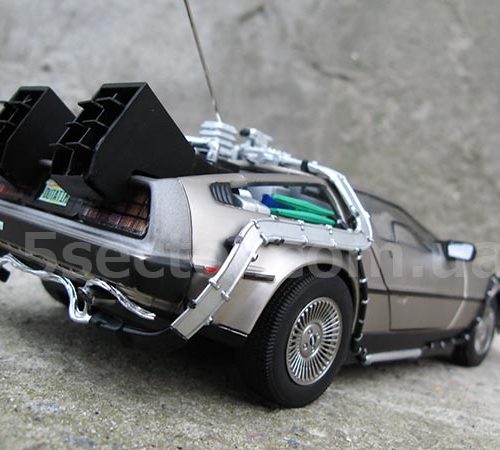 DeLorean DMC-12 Назад в будущее 1 1985 Модель 1:18