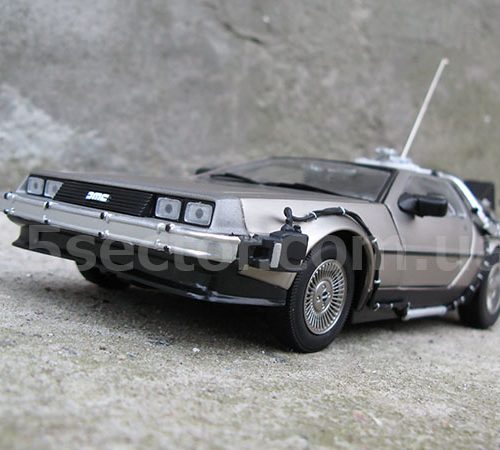 DeLorean DMC-12 Назад в будущее 1 1985 Модель 1:18