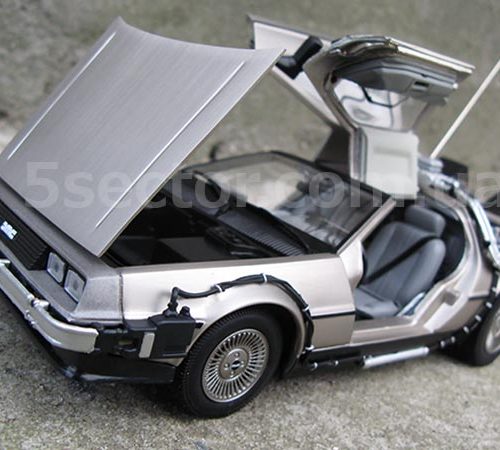 DeLorean DMC-12 Назад в будущее 1 1985 Модель 1:18