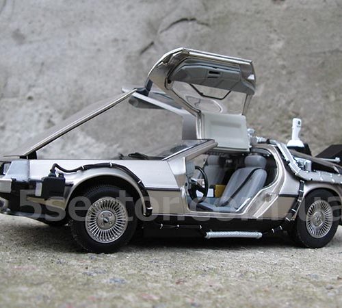 DeLorean DMC-12 Назад в будущее 2 1989 Модель 1:18