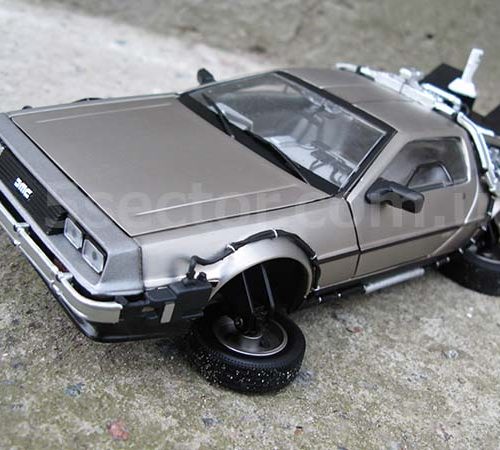 DeLorean DMC-12 Назад в будущее 2 1989 Модель 1:18