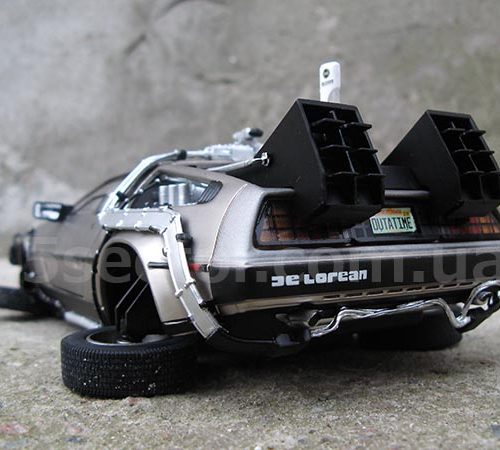 DeLorean DMC-12 Назад в будущее 2 1989 Модель 1:18