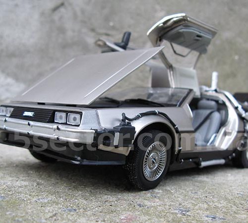 DeLorean DMC-12 Назад в будущее 2 1989 Модель 1:18