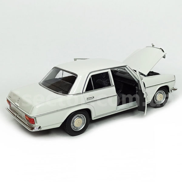 Mercedes-Benz 220 (W115) 1968 Модель 1:24 Белый